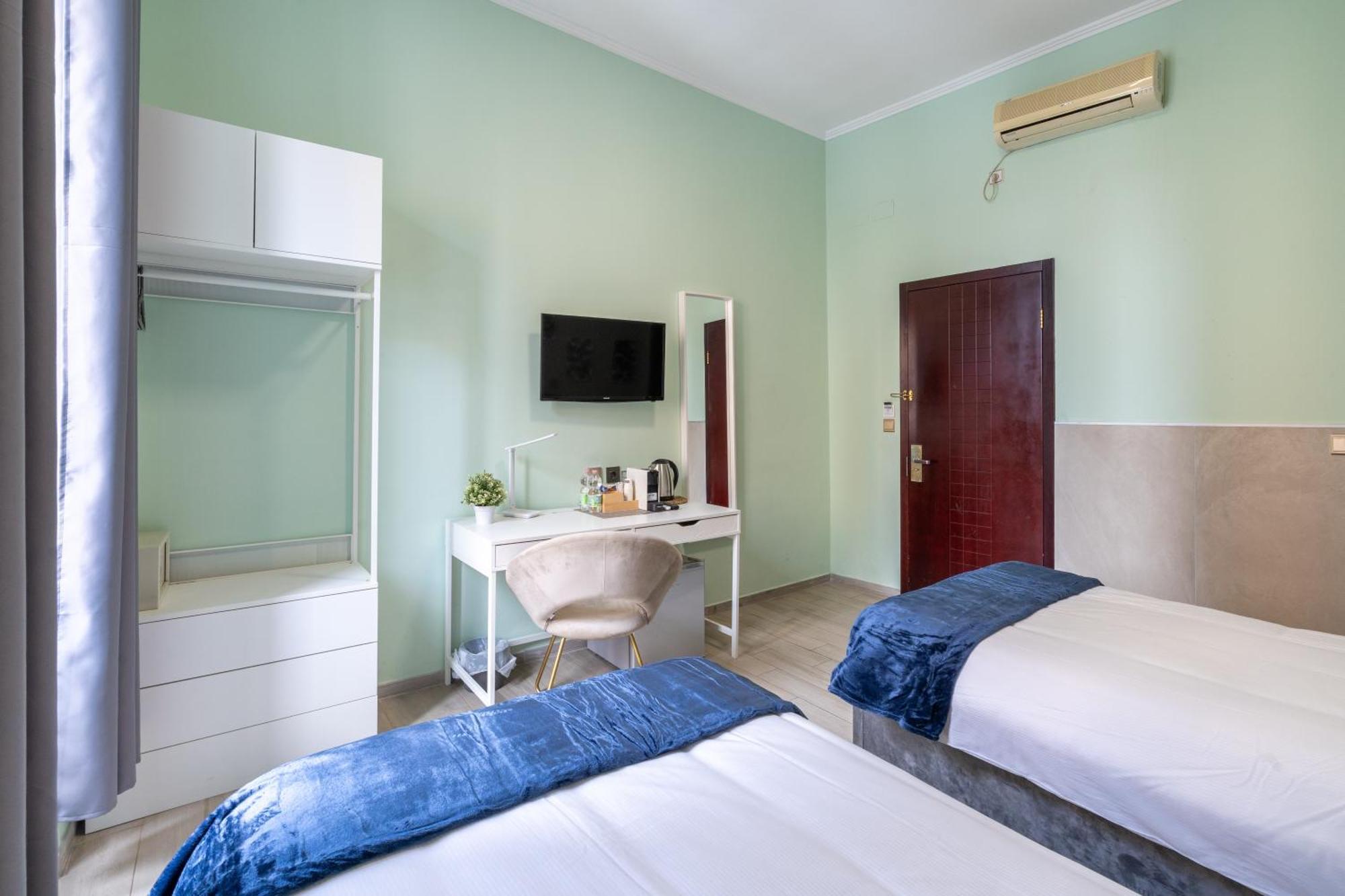 Leoni Di Giada Guesthouse - Close To Central Station Рим Экстерьер фото