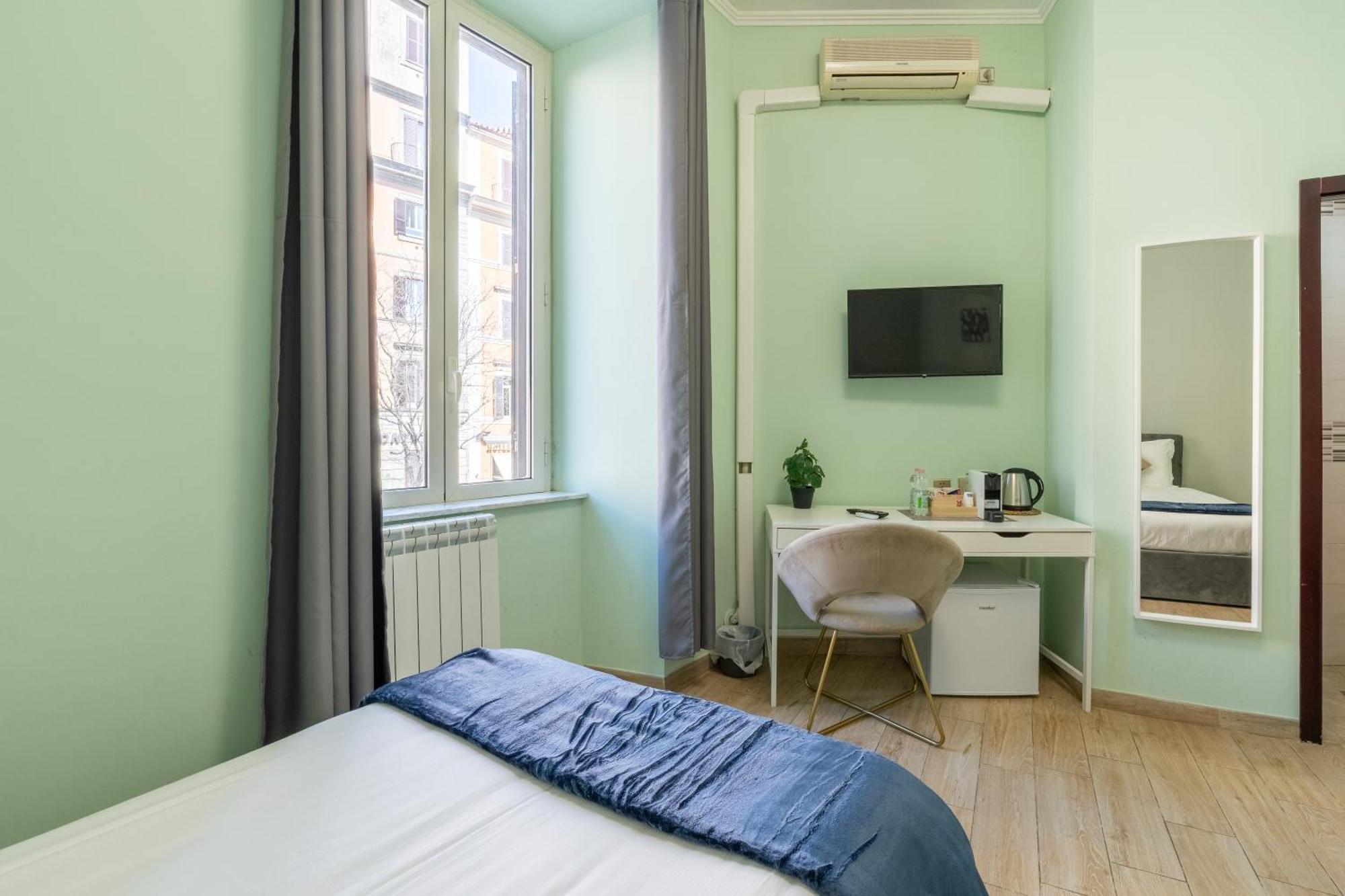Leoni Di Giada Guesthouse - Close To Central Station Рим Экстерьер фото
