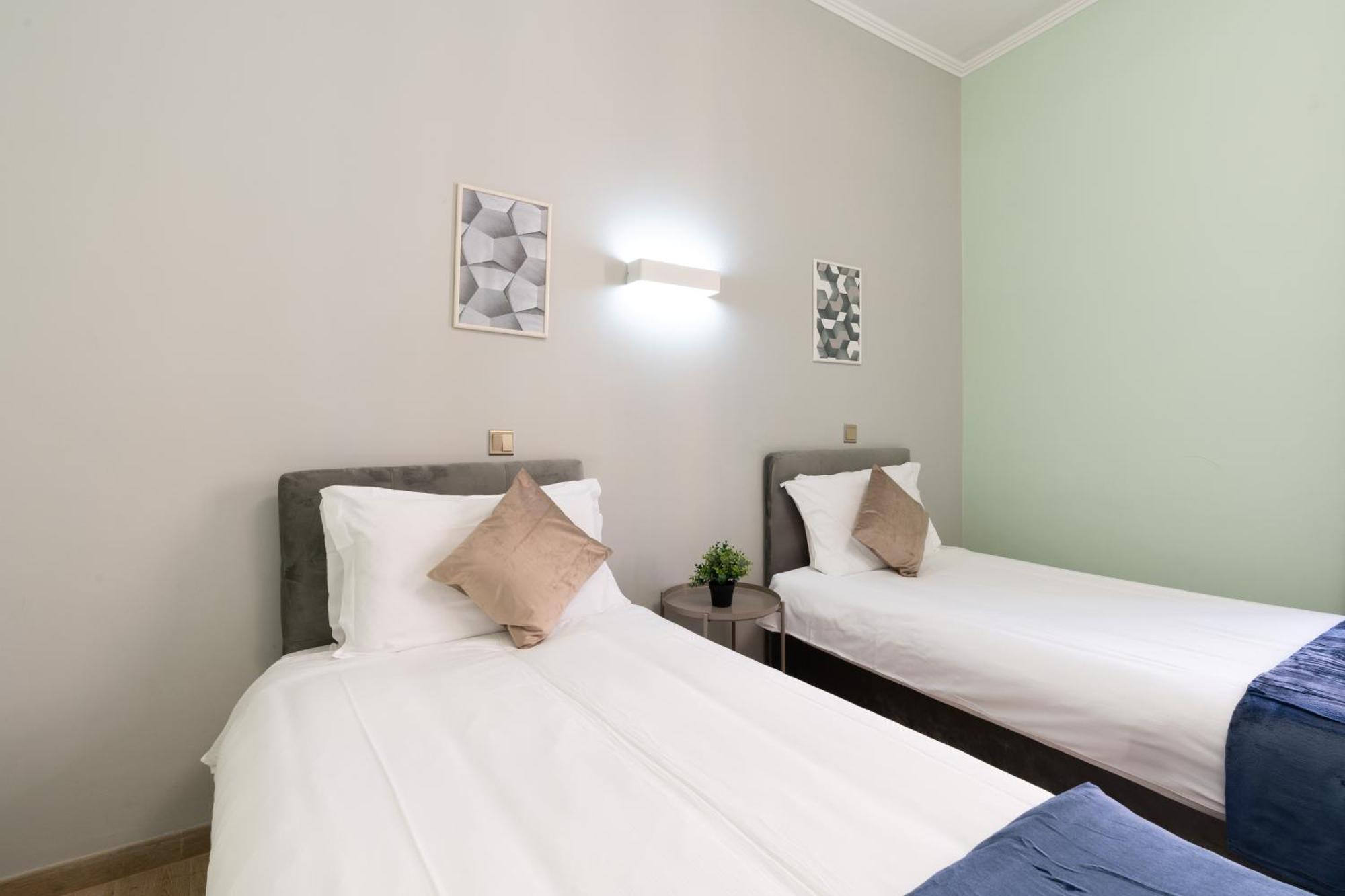 Leoni Di Giada Guesthouse - Close To Central Station Рим Экстерьер фото