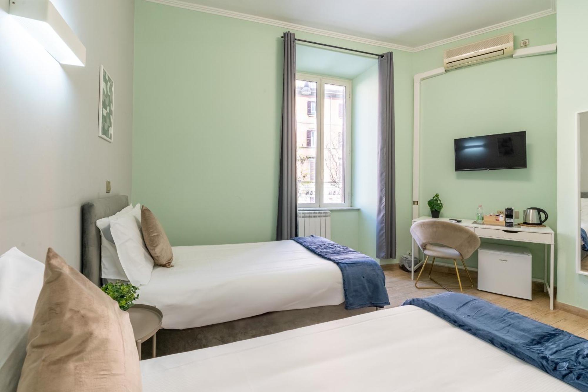 Leoni Di Giada Guesthouse - Close To Central Station Рим Экстерьер фото