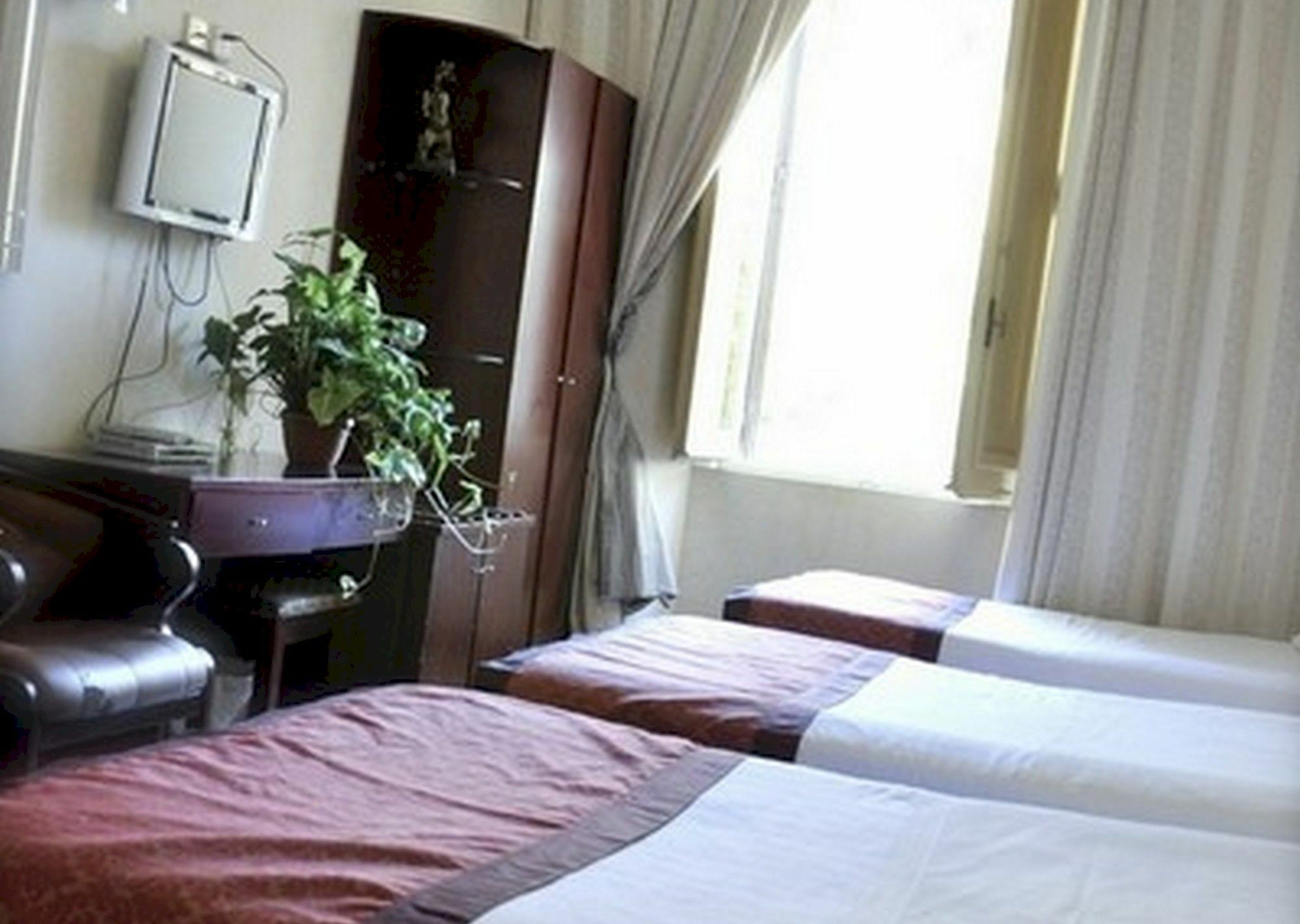 Leoni Di Giada Guesthouse - Close To Central Station Рим Экстерьер фото