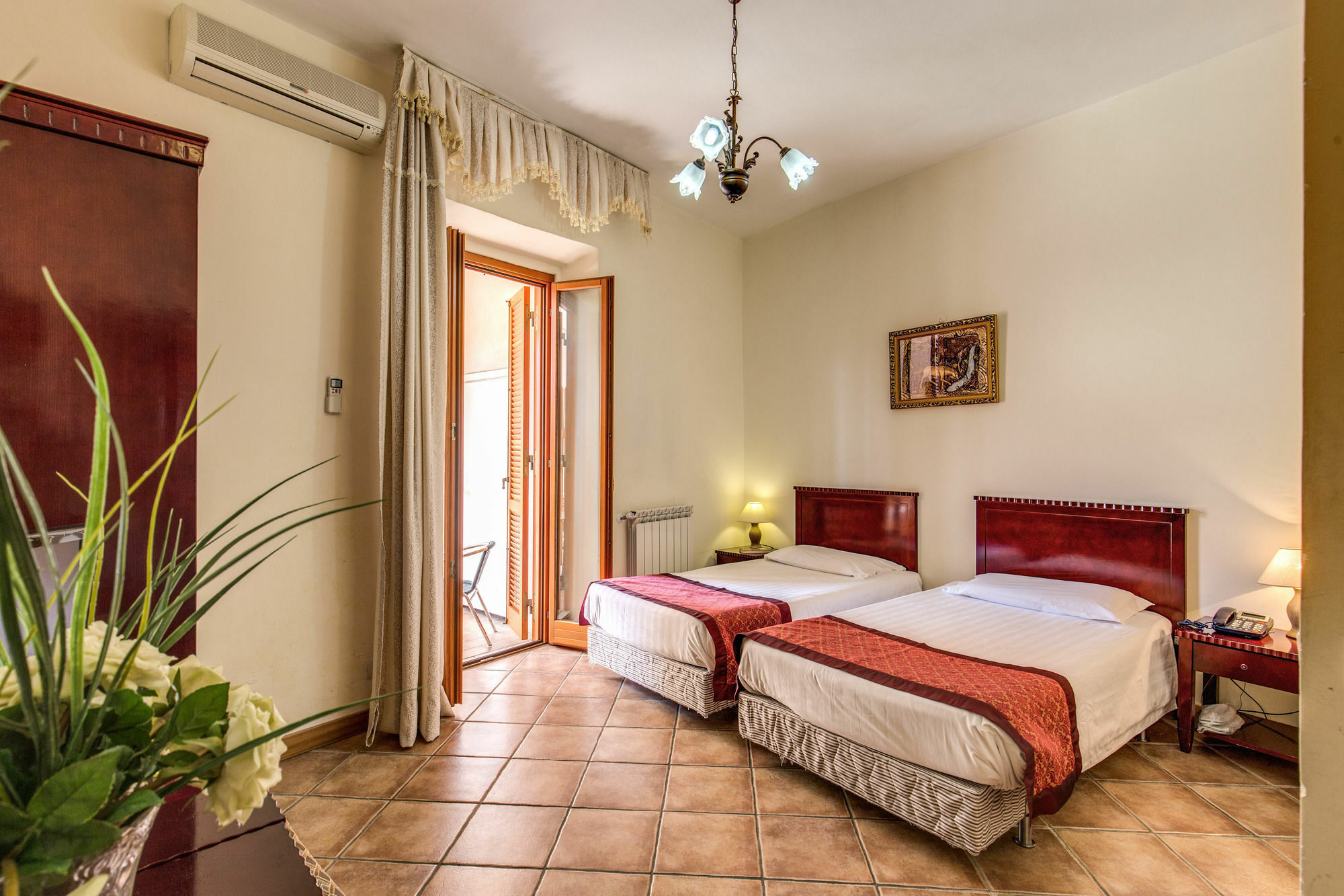 Leoni Di Giada Guesthouse - Close To Central Station Рим Экстерьер фото